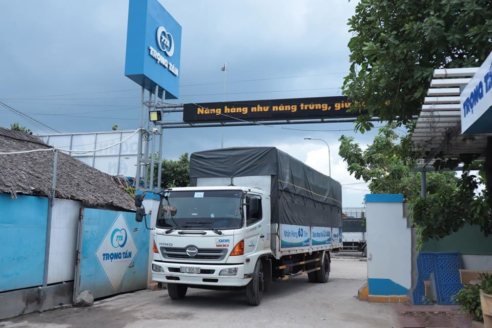 xe tải chở hàng Đà Nẵng